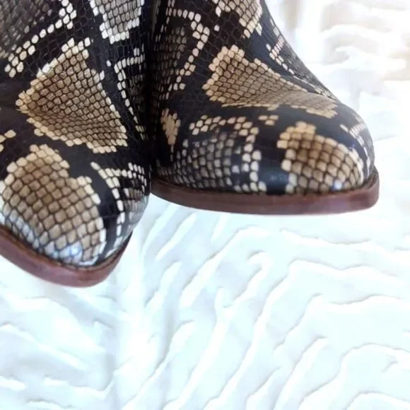 Madewell Sonia Low Chelsea Python Embossed Genuine Leather Ankle Booties Size 8 - Picture 9 of 15